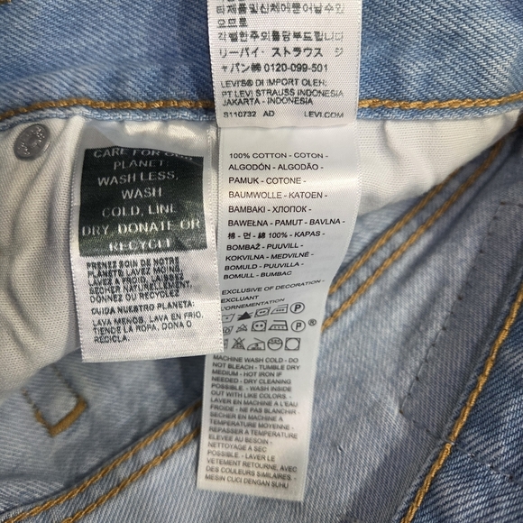 Levi's Women's Light Blue 501 Denim Shorts - Picture 9 of 9